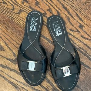Salvatore Ferragamo Cirella Bow Jelly Slides size 8